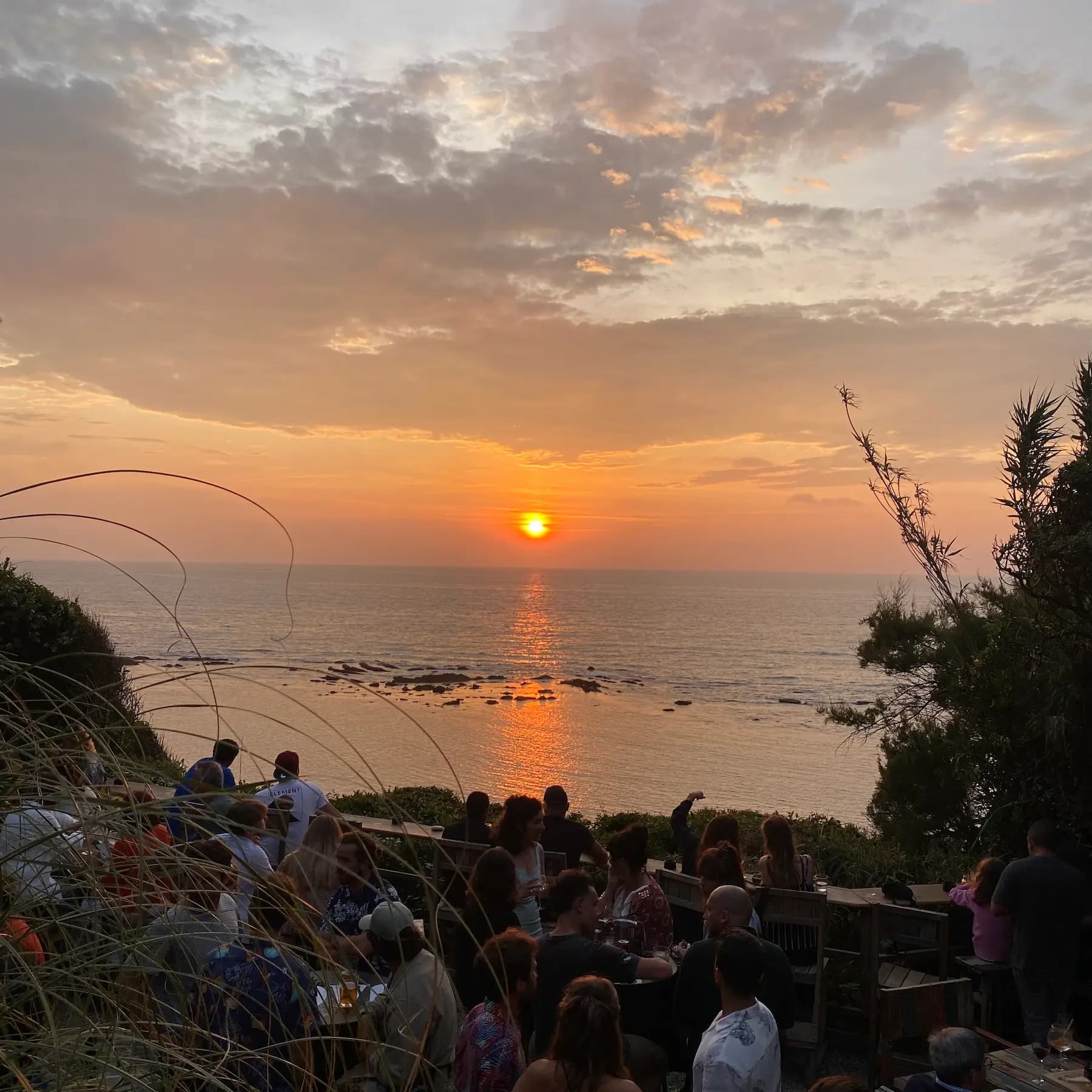 Sunset evening on the beach of Saint Jean de Luz with the participants of a surfcamp with The Family Bike.